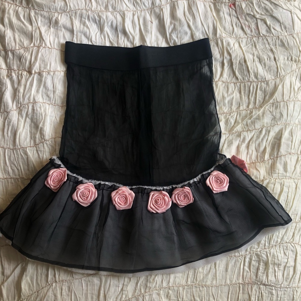 Vintage 1980 Sheer black slip w/rosettes